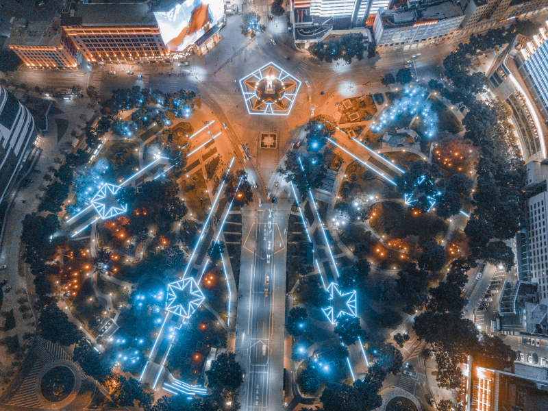 夜空下的城市灯光秀-珠海天环广场图片