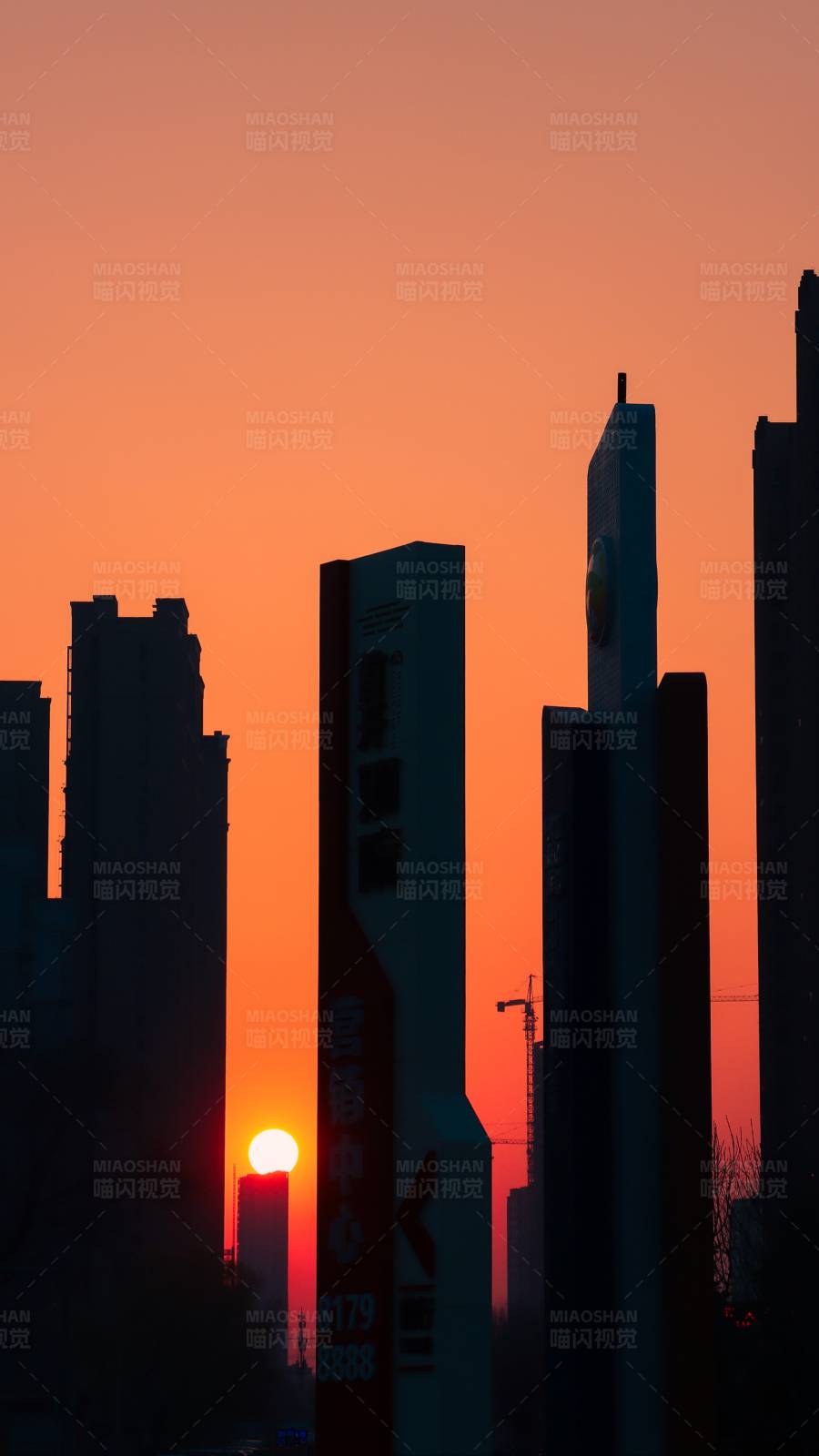 城市剪影夕阳红图片