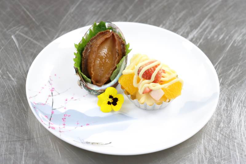 精致点心与鲍鱼拼盘图片