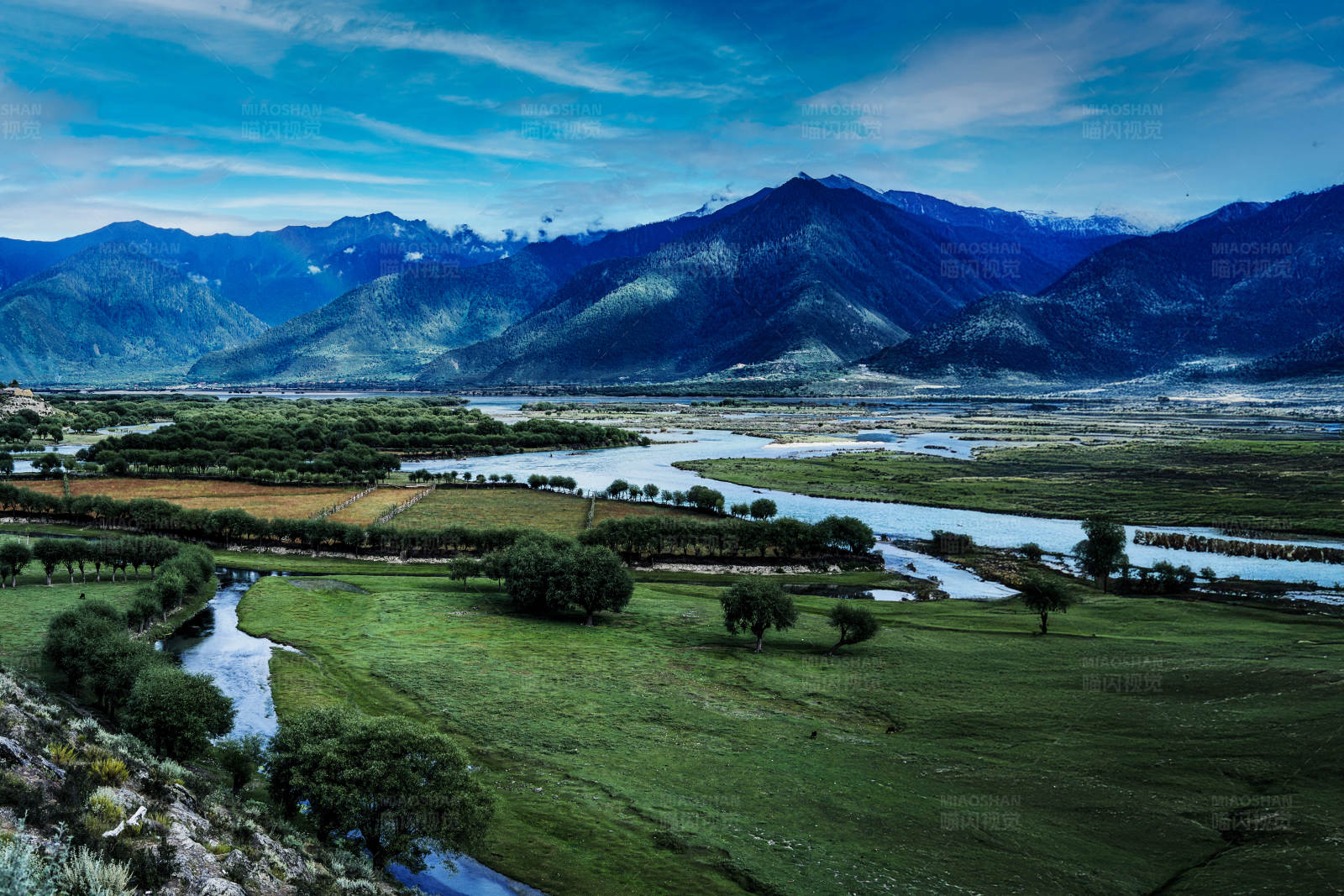 青藏高原的壮丽景色图片