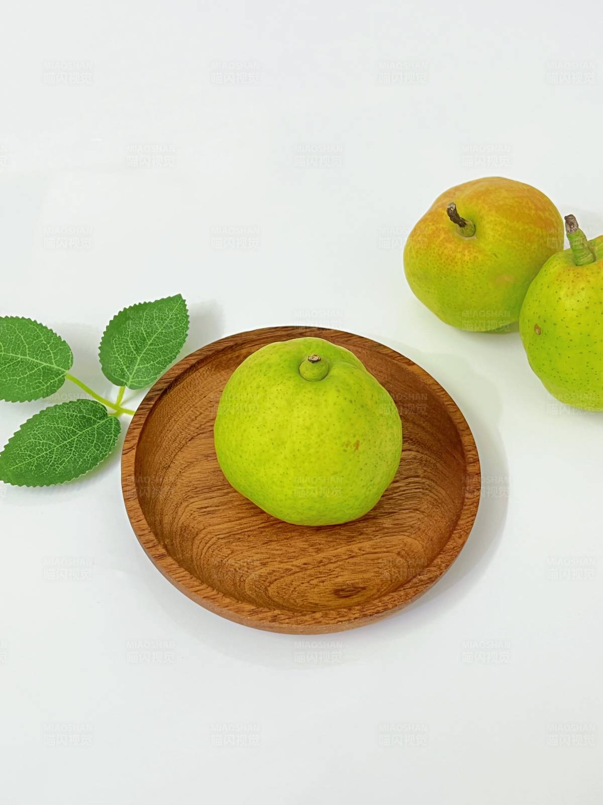 青梨与木盘图片