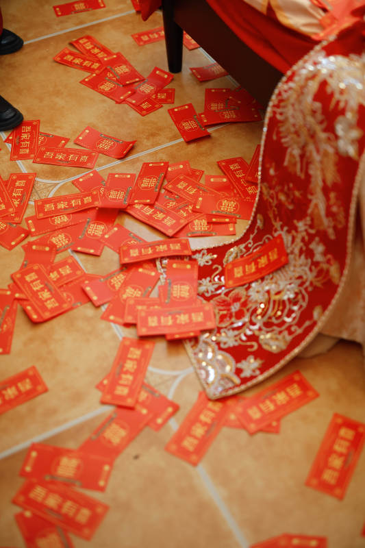 喜庆红包满地散图片