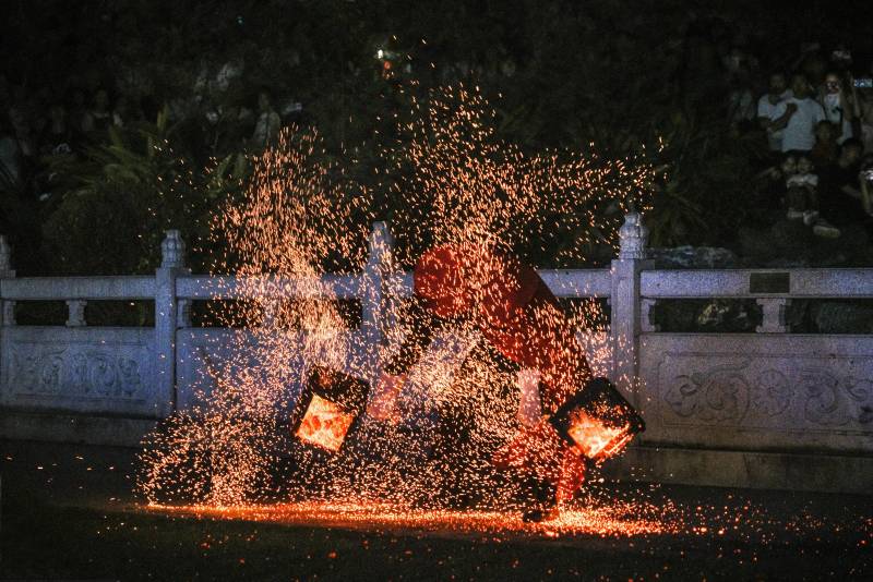 非遗火壶表演图片
