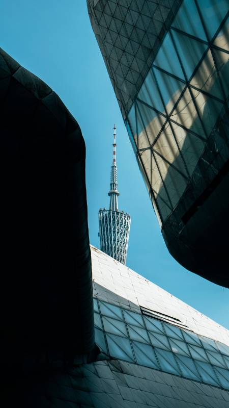 现代建筑与塔尖图片