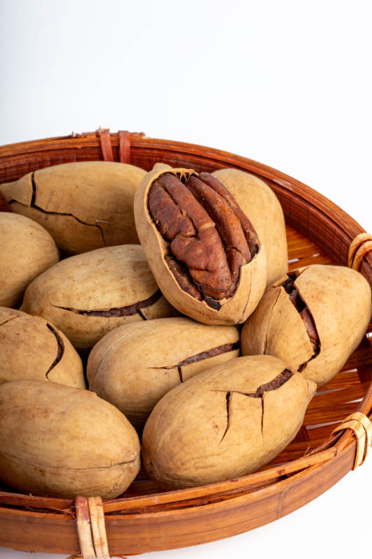 篮子里的山核桃图片