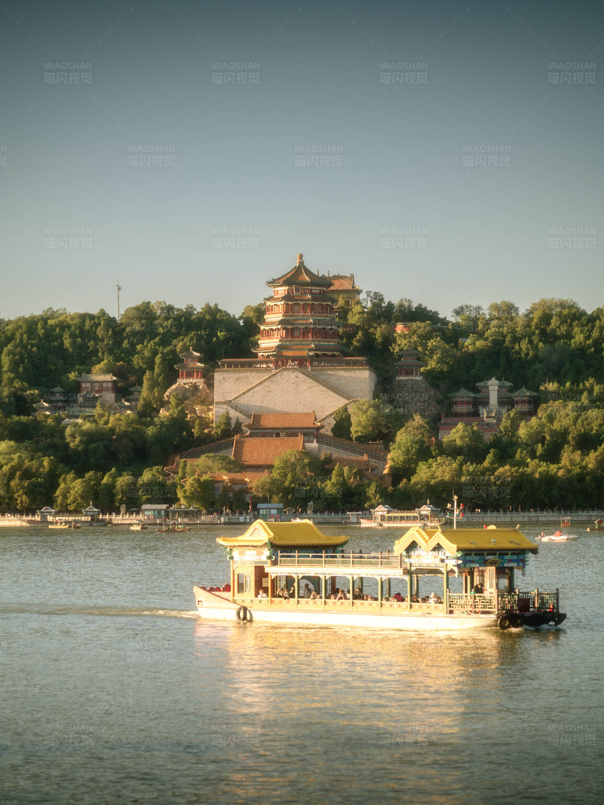 颐和园昆明湖游船图片