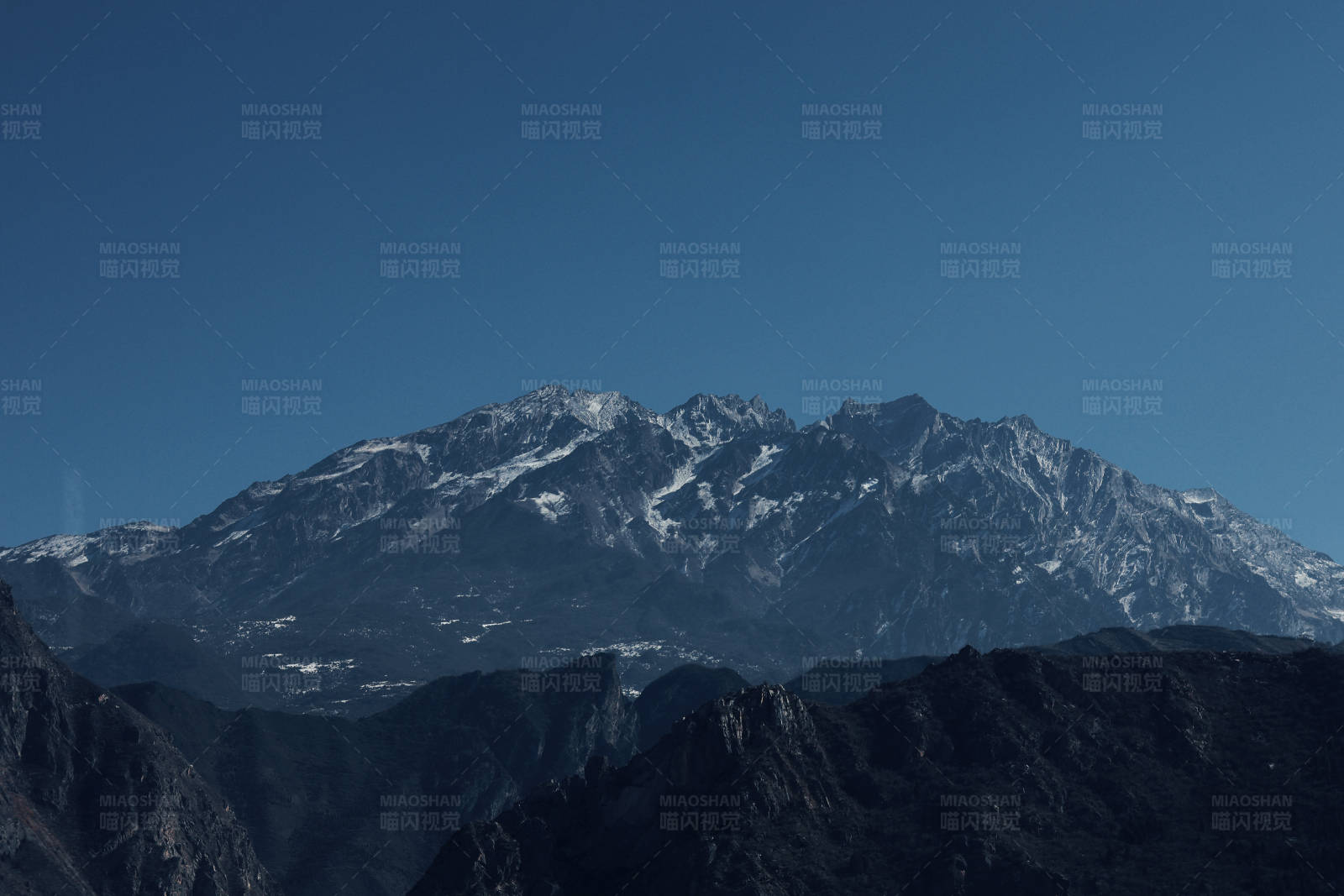 雪山之巅川四图片