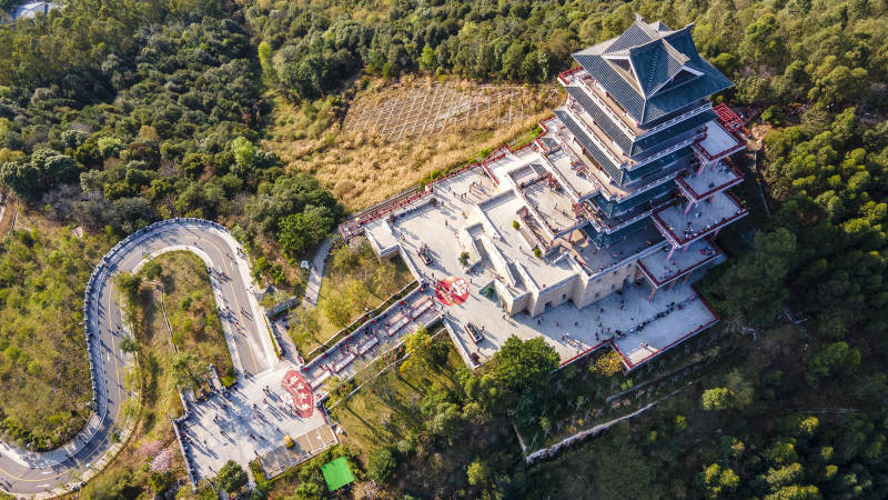 山顶古建筑鸟瞰图图片