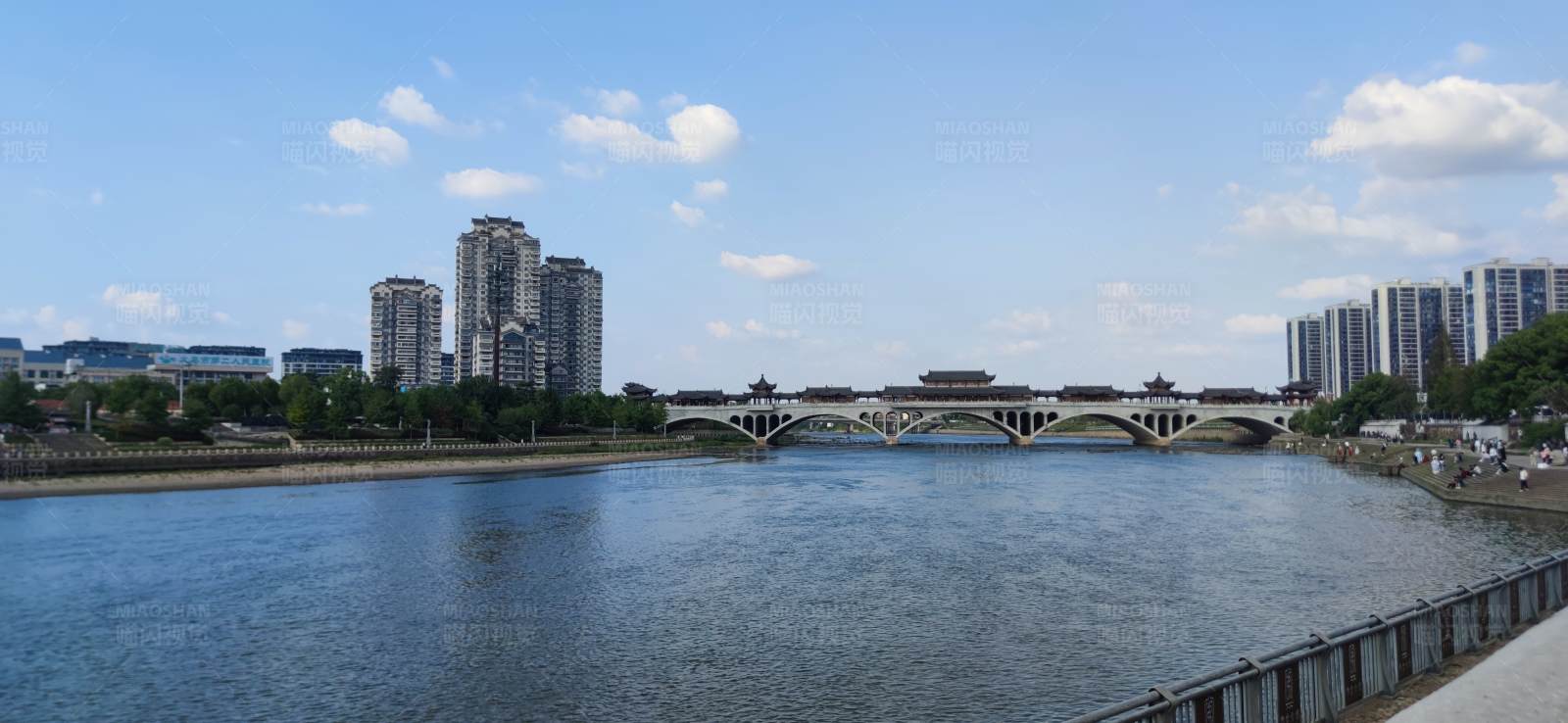 义乌佛堂古镇城市河景与桥梁图片