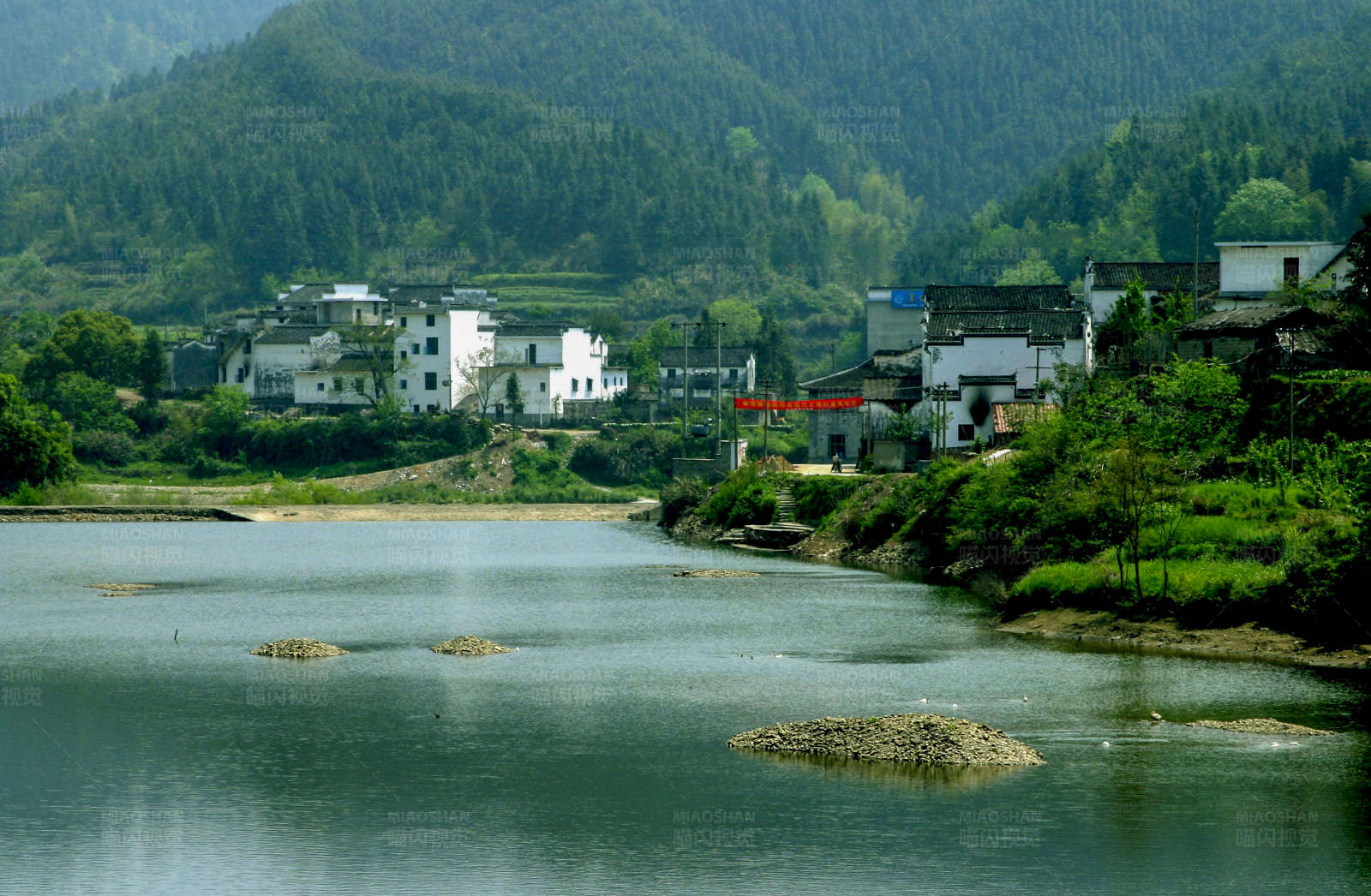 湖畔山居(婺原县)图片