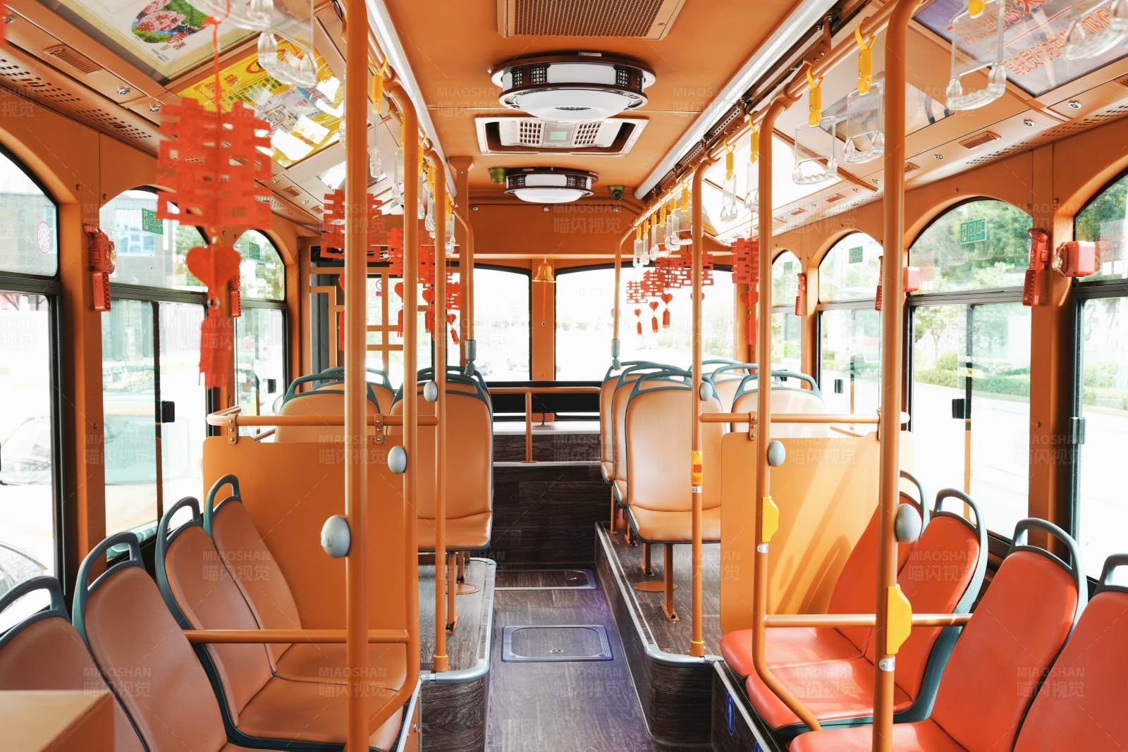 复古公交车内装饰图片