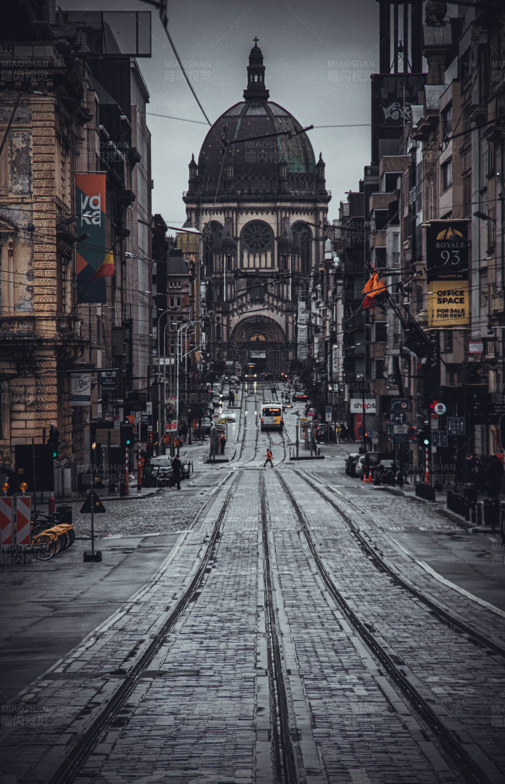 比利时城市街道与古老建筑图片