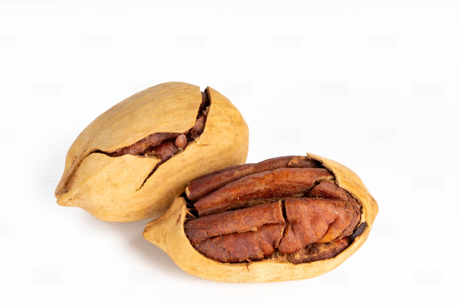 破壳碧根果图片