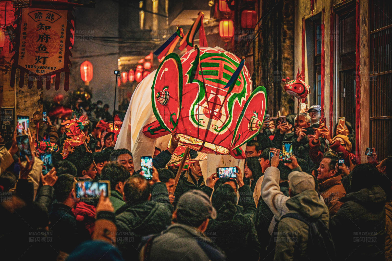 元宵节灯笼游行图片