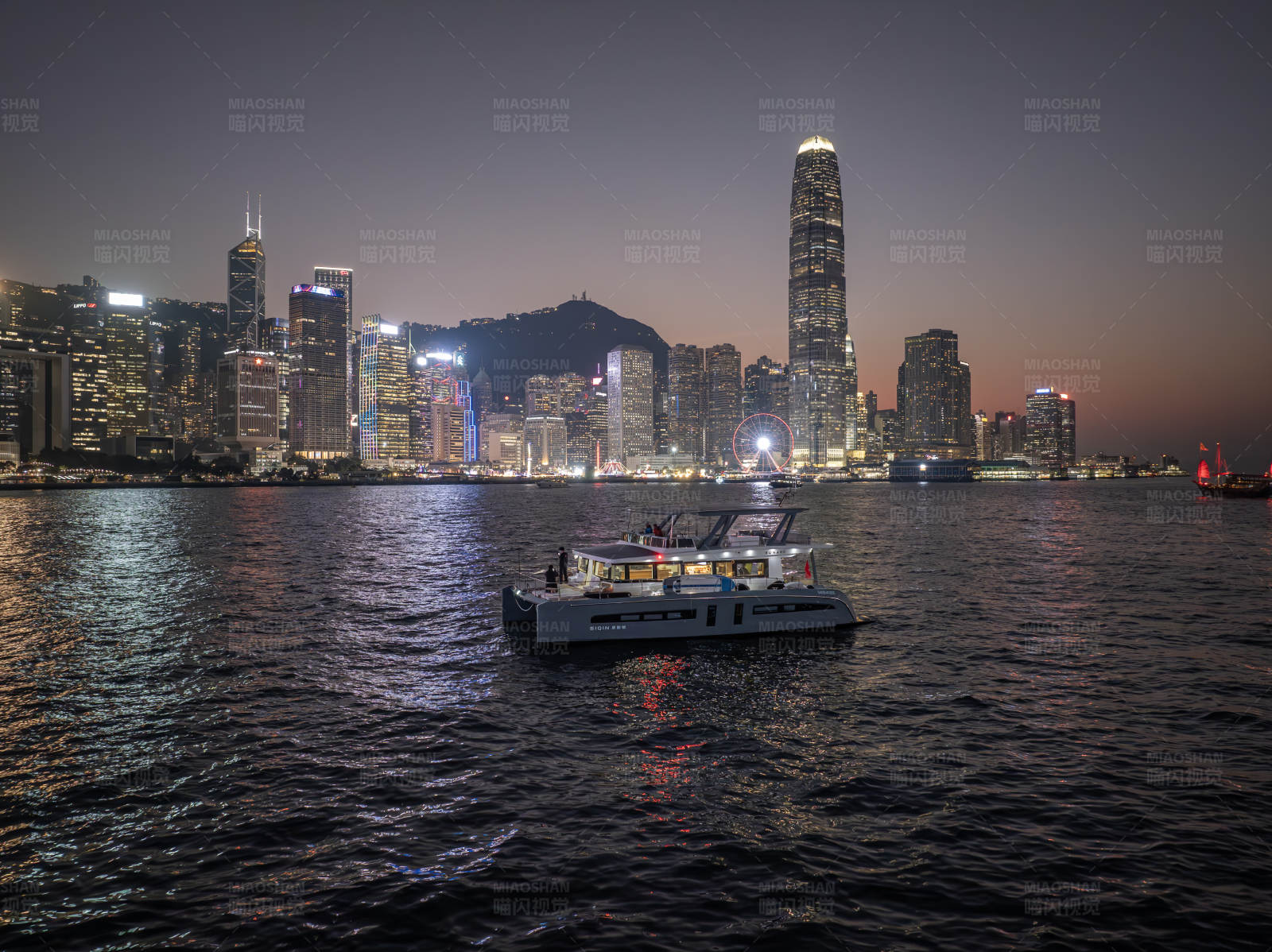 维港夜景游船图片