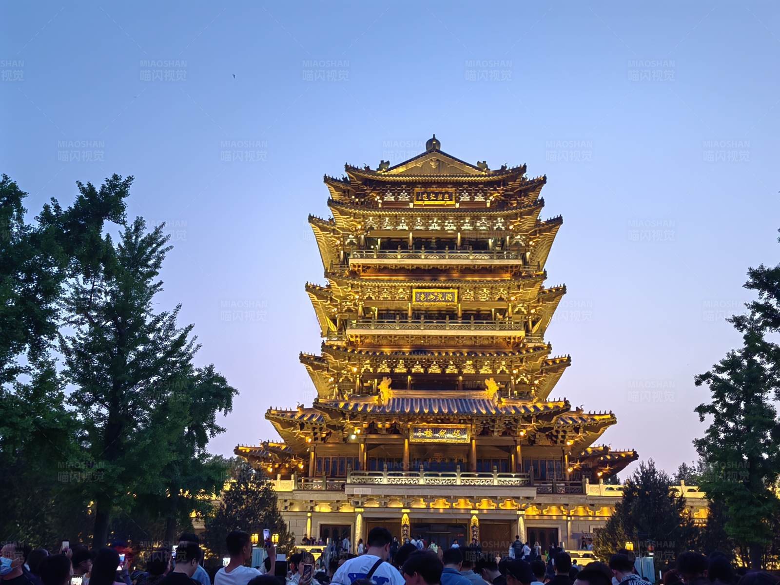 济南超然楼夜景图片