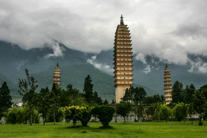 大理崇圣寺三塔图片