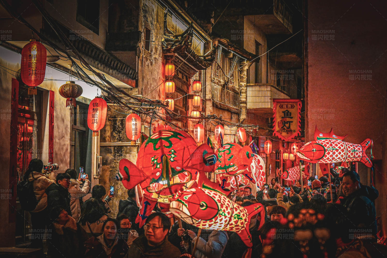 夜市灯笼鱼灯游图片