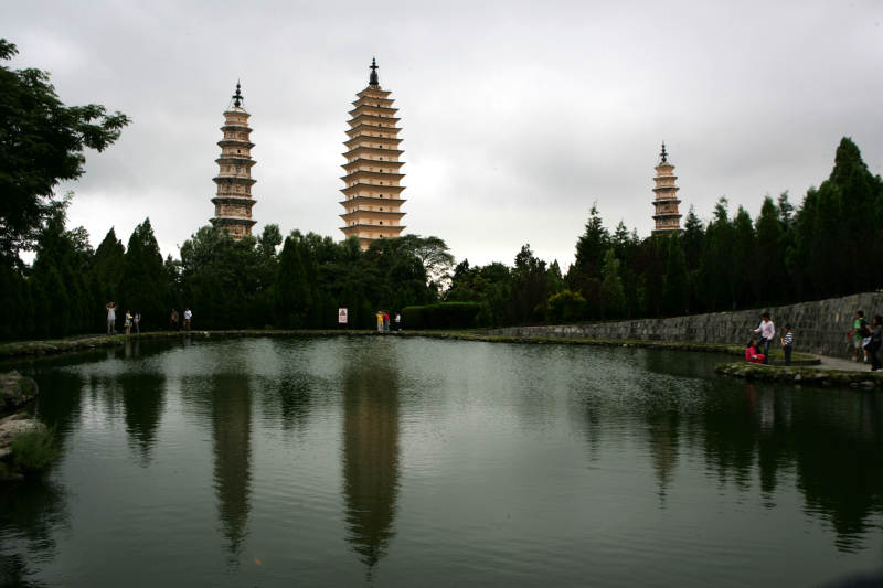 大理崇圣寺三塔图片