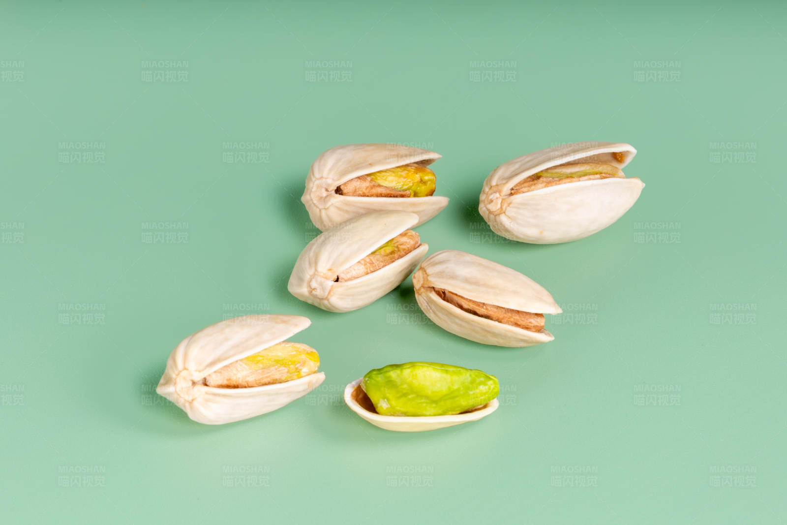 开心果壳与果仁图片