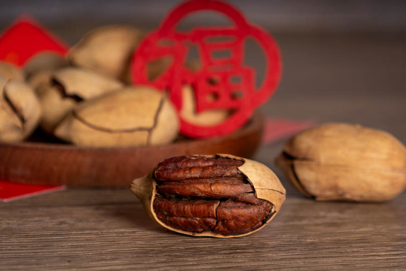 春节坚果 福字与碧根果图片