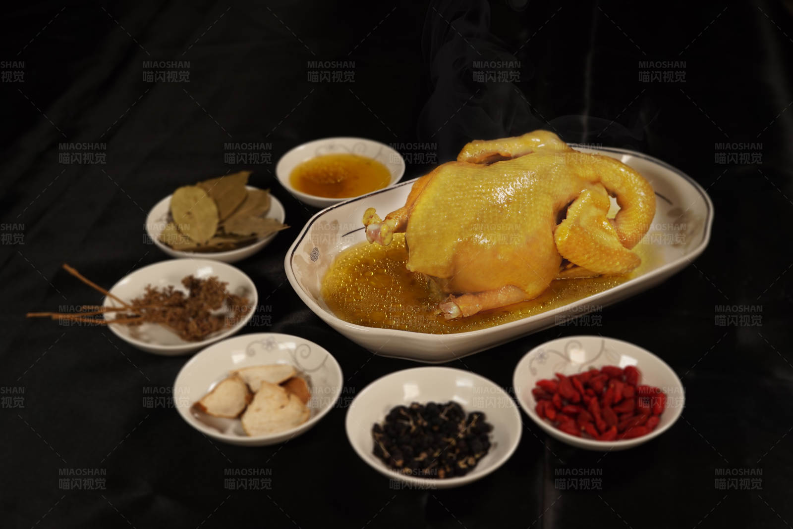 全鸡药膳养生汤图片