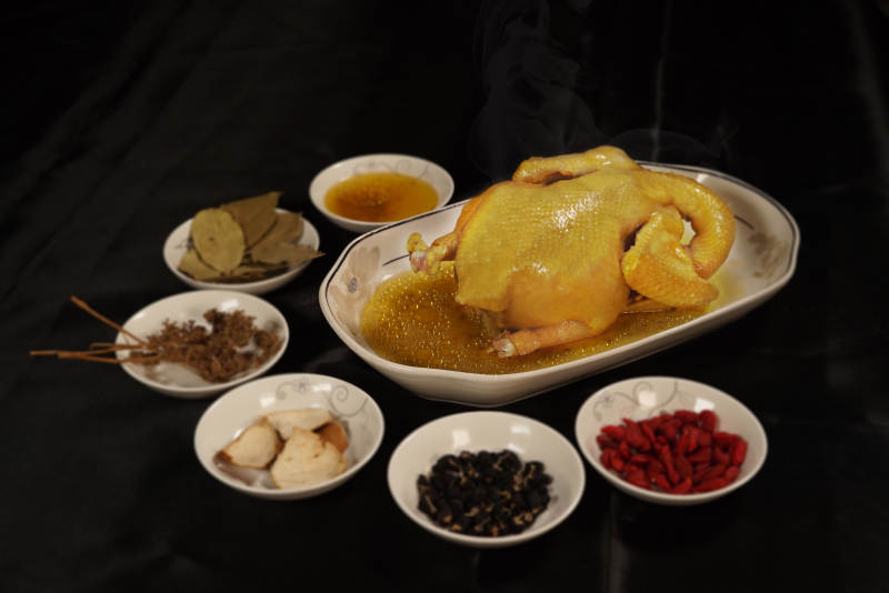 全鸡药膳养生汤图片