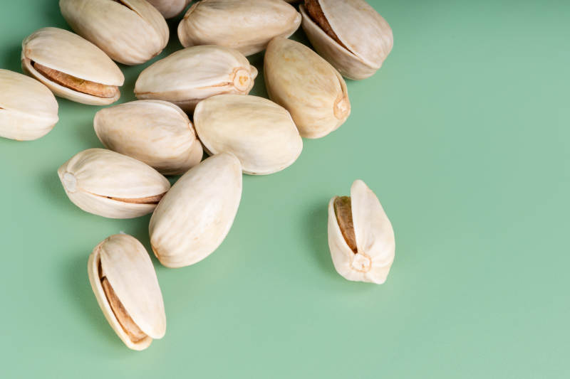 散落的开心果图片