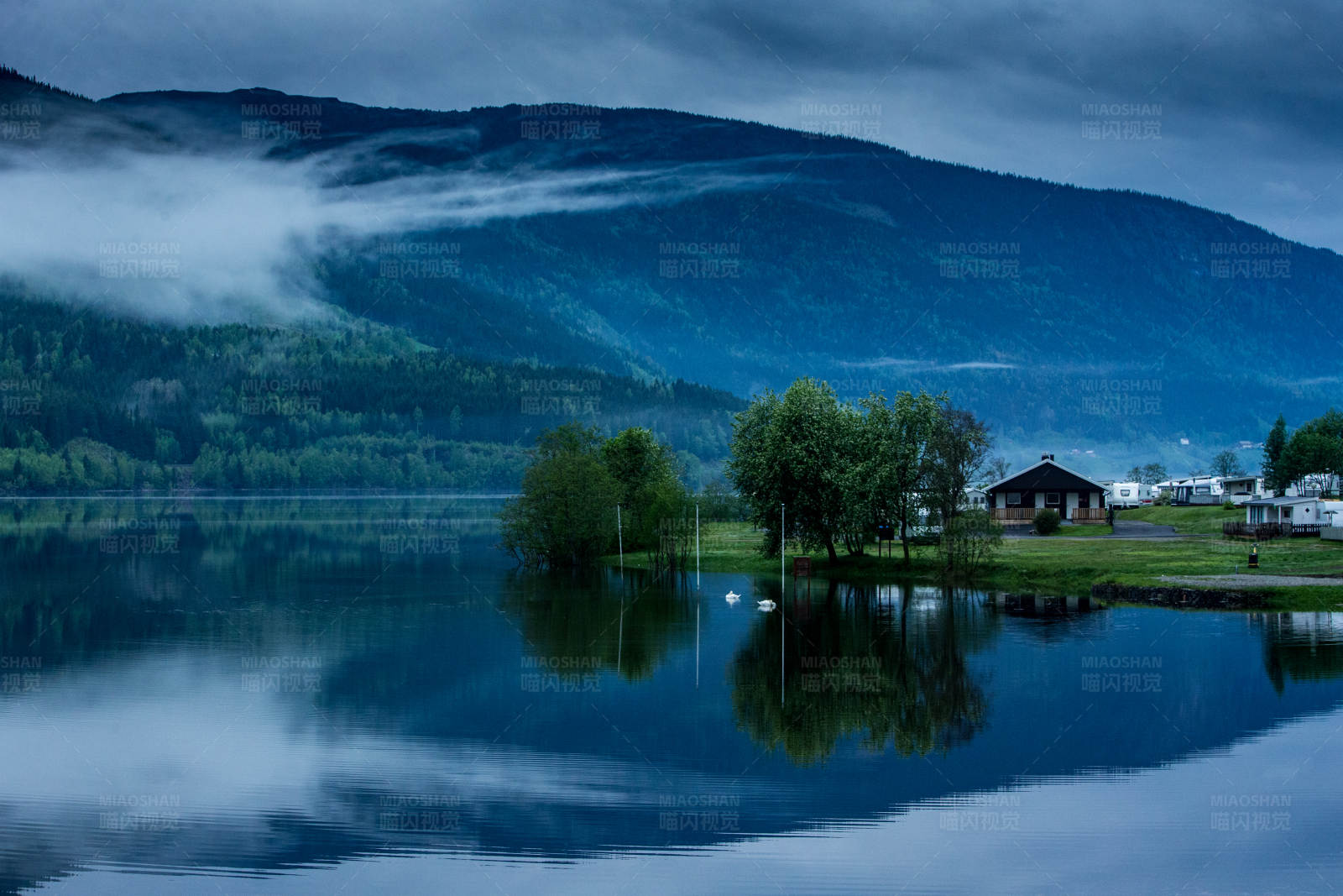 湖光山色宁静夜 (挪威)图片