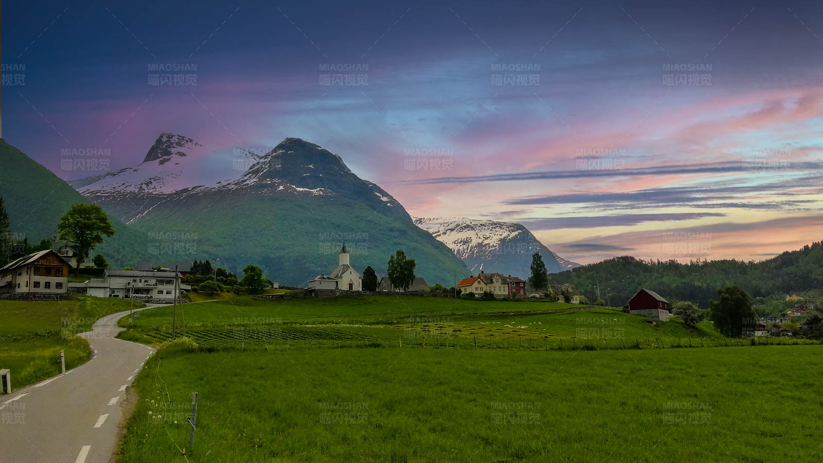 山间小镇的黄昏 (挪威)图片