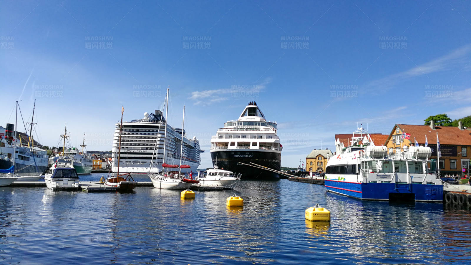港口停泊的船只图片