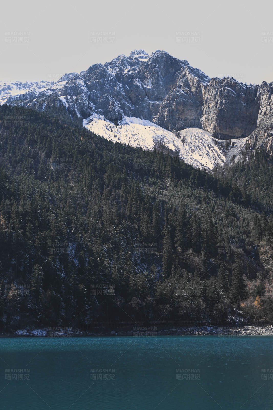 雪山湖光图片