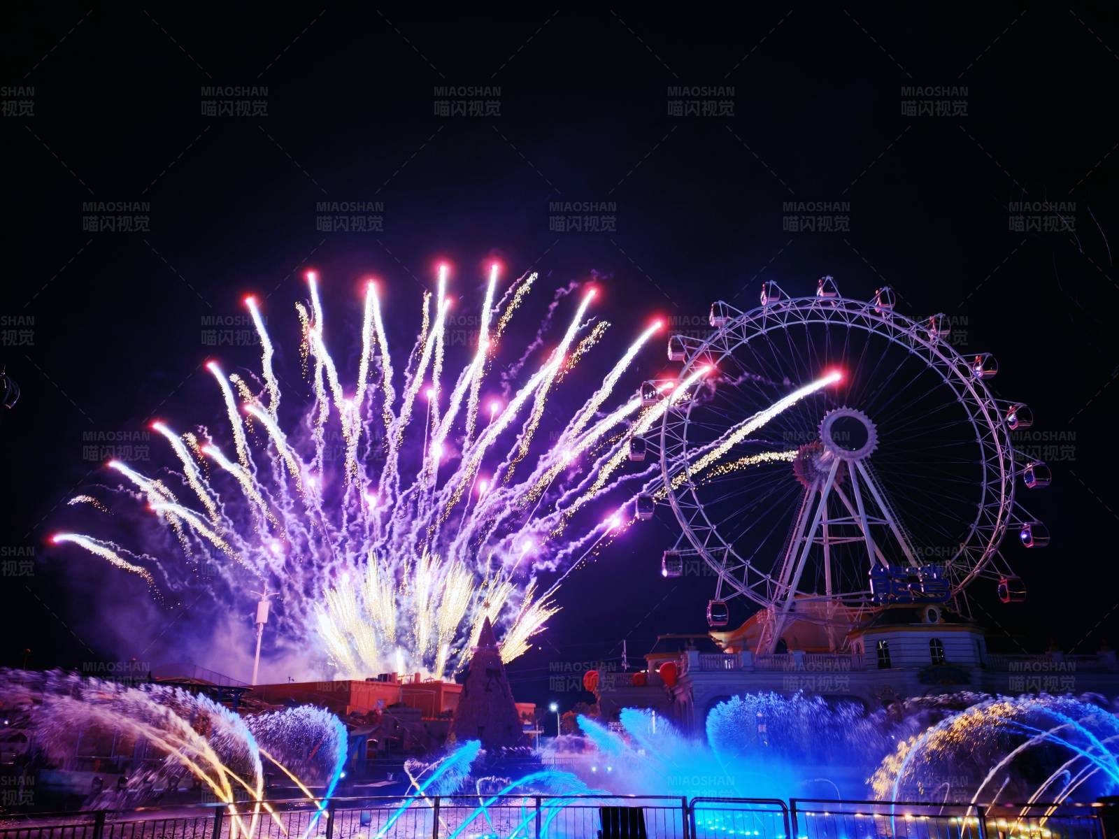 烟花绽放摩天轮图片