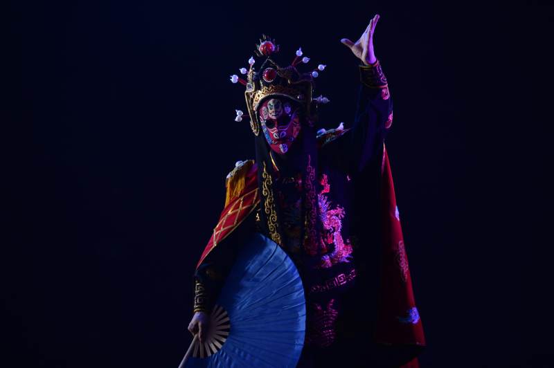 暗夜中的川剧变脸图片