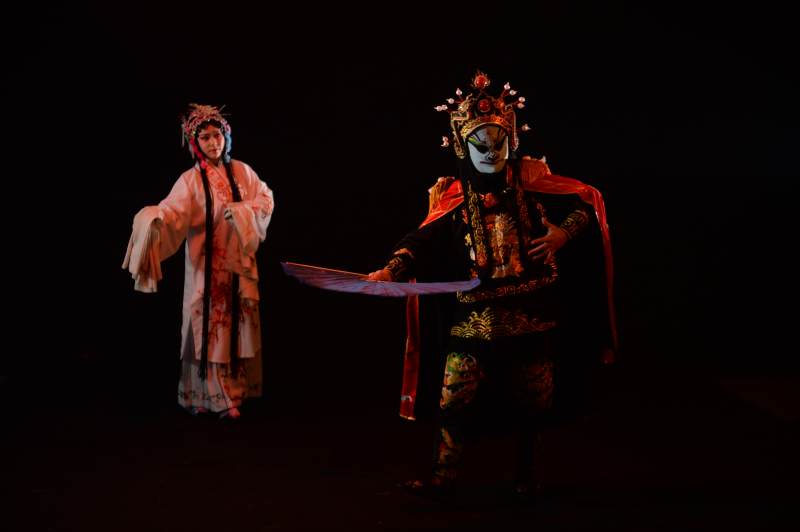 京剧武戏表演图片