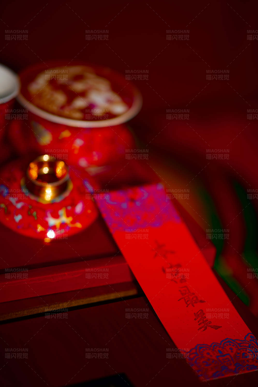 喜庆红色婚礼装饰品图片