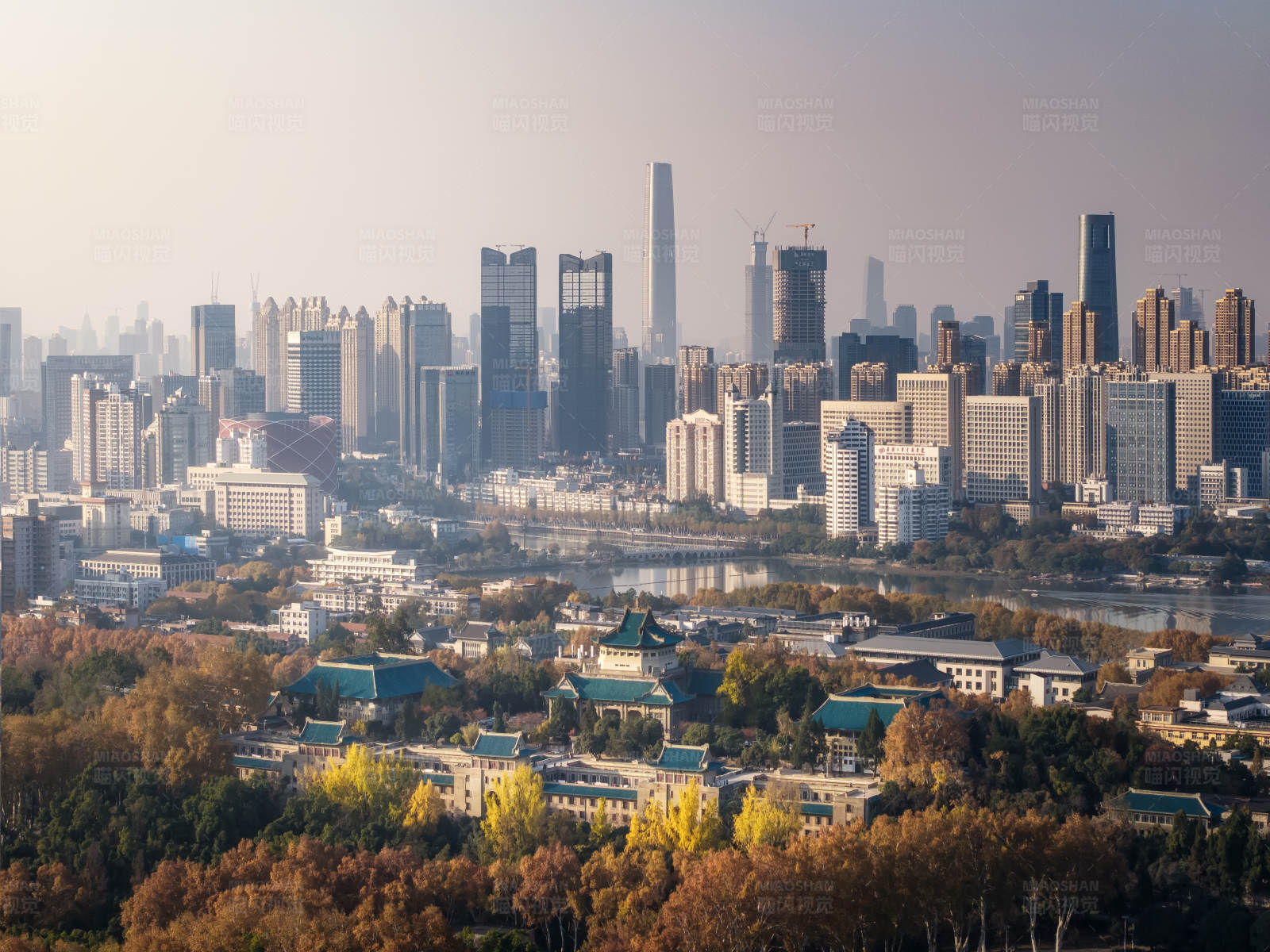 秋日城市风光图片