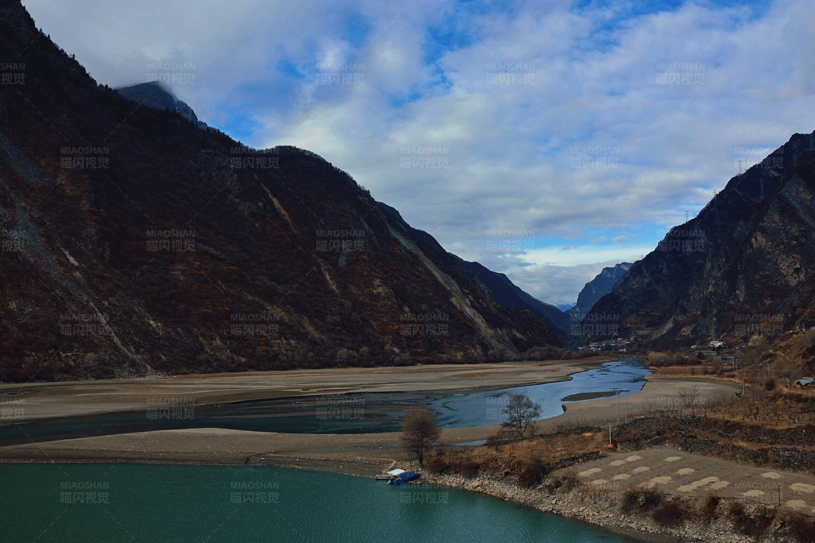 四川山谷河流风景图片
