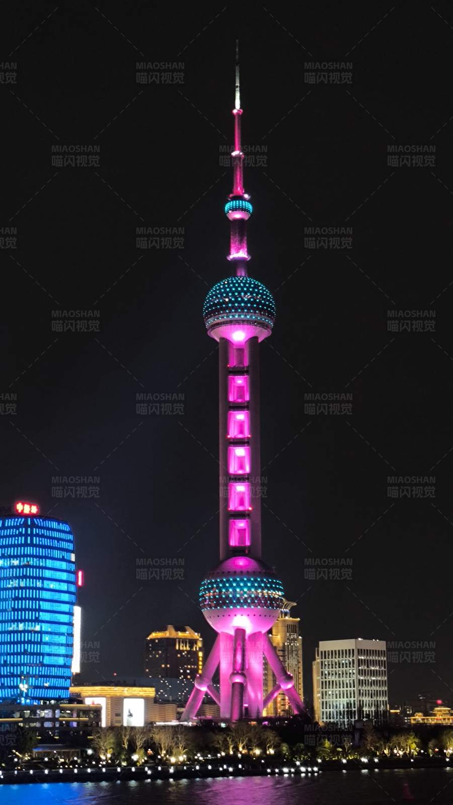 夜色中的东方明珠塔图片