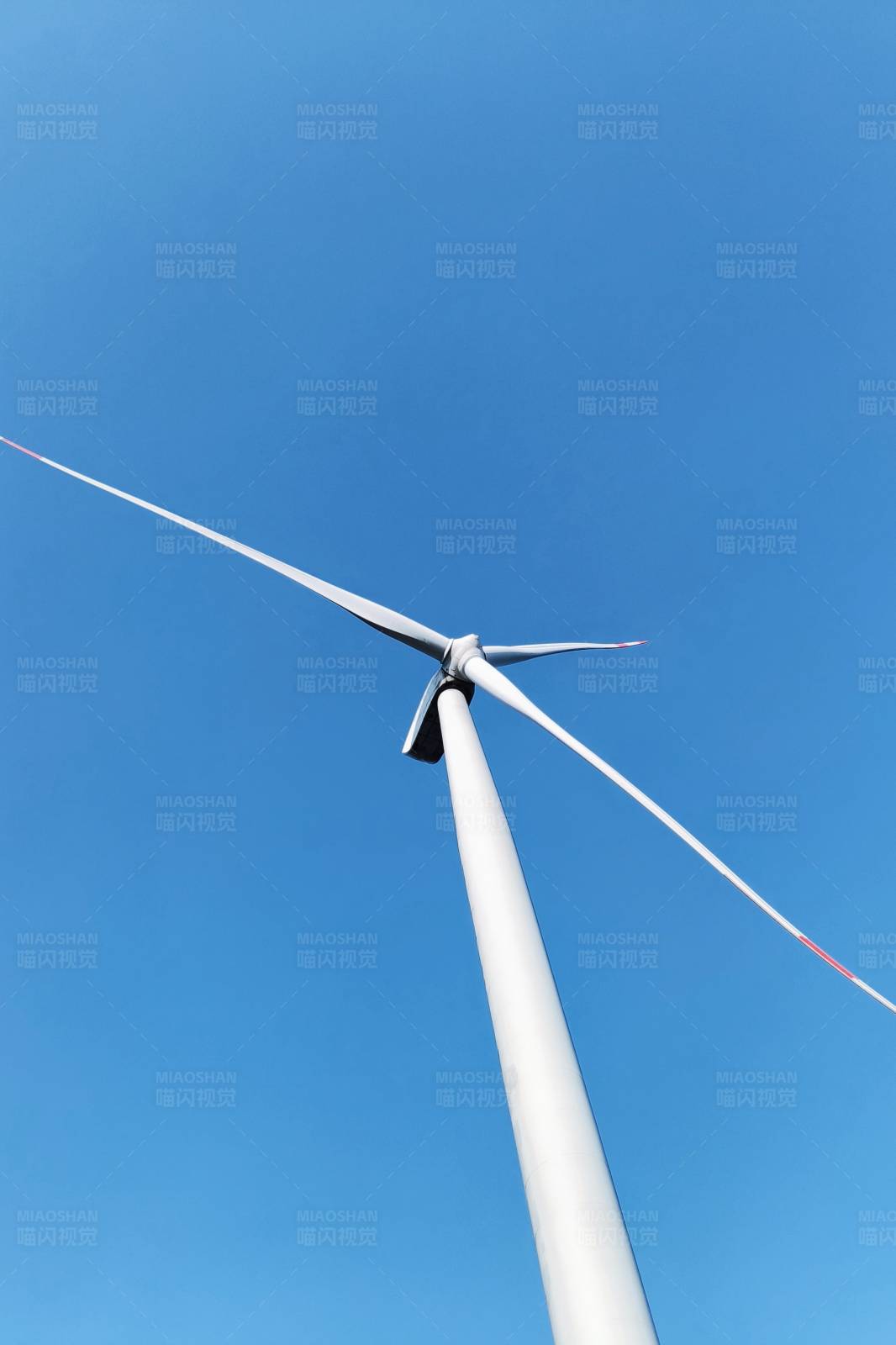 风车与蓝天图片