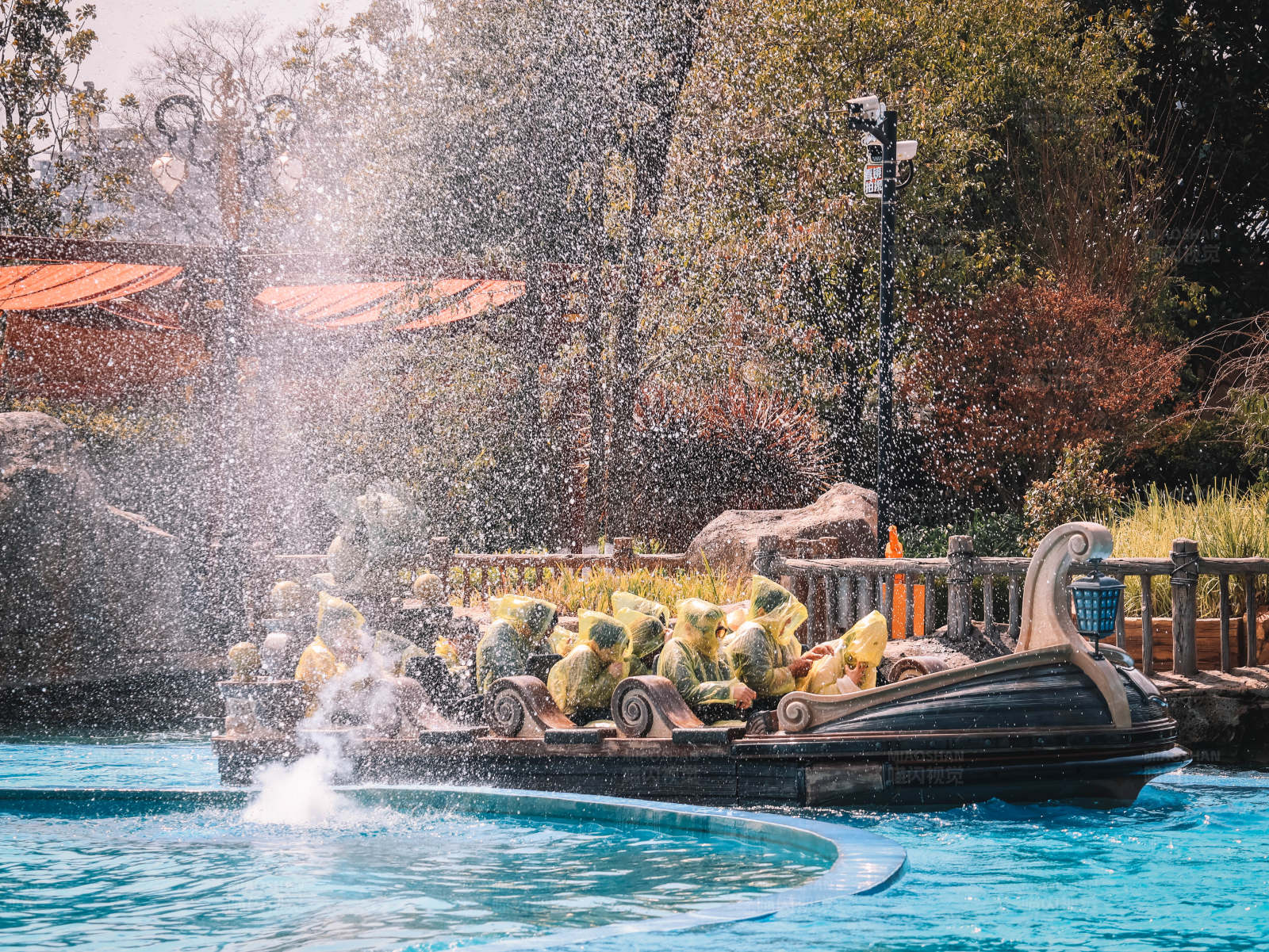 激流勇进水上乐园图片