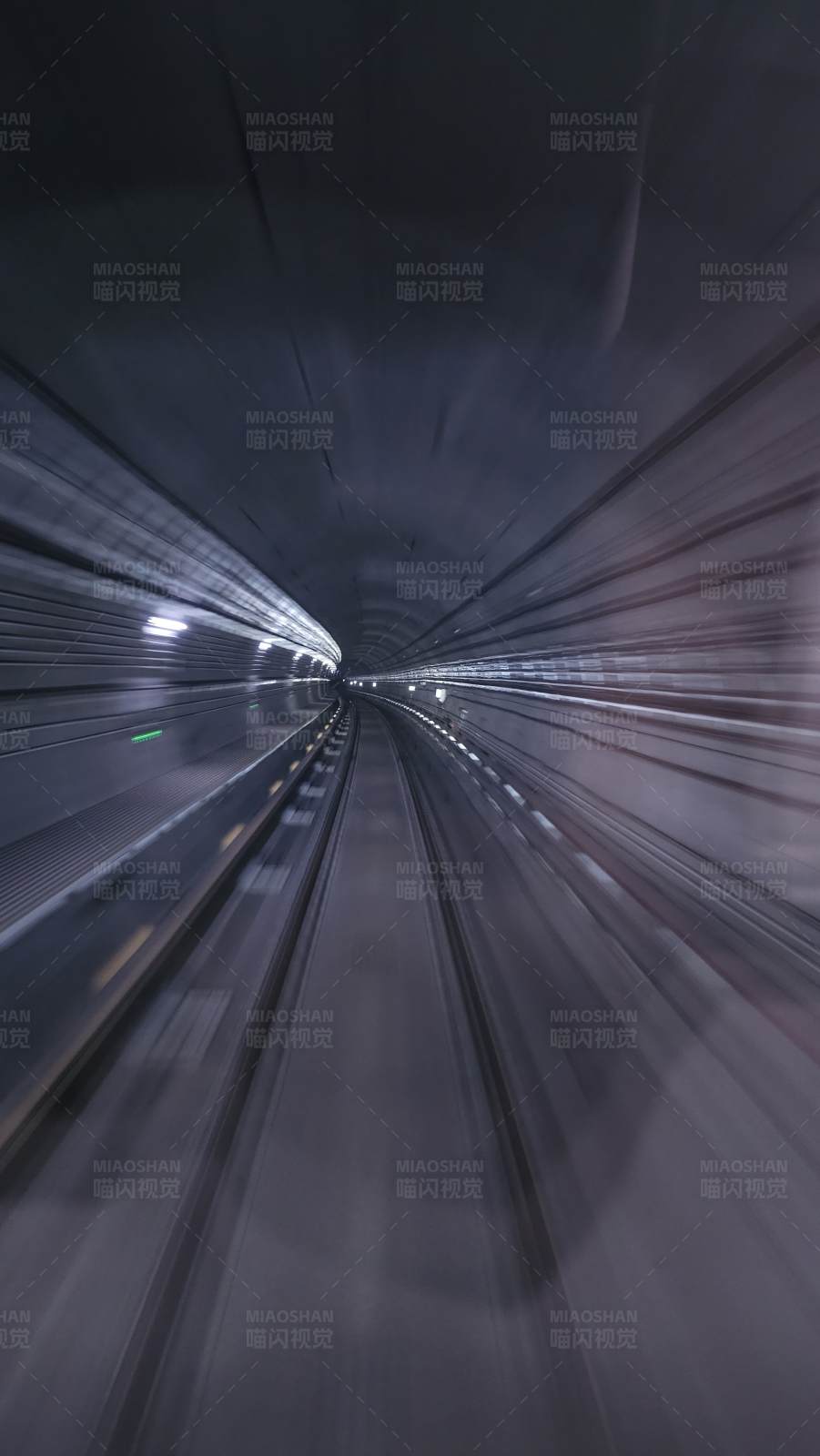 地铁隧道极速穿梭图片