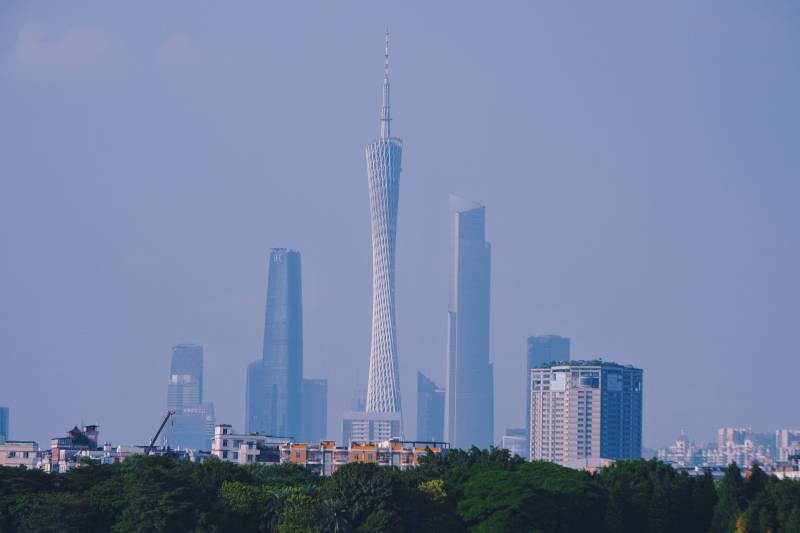 广州塔与城市天际线图片