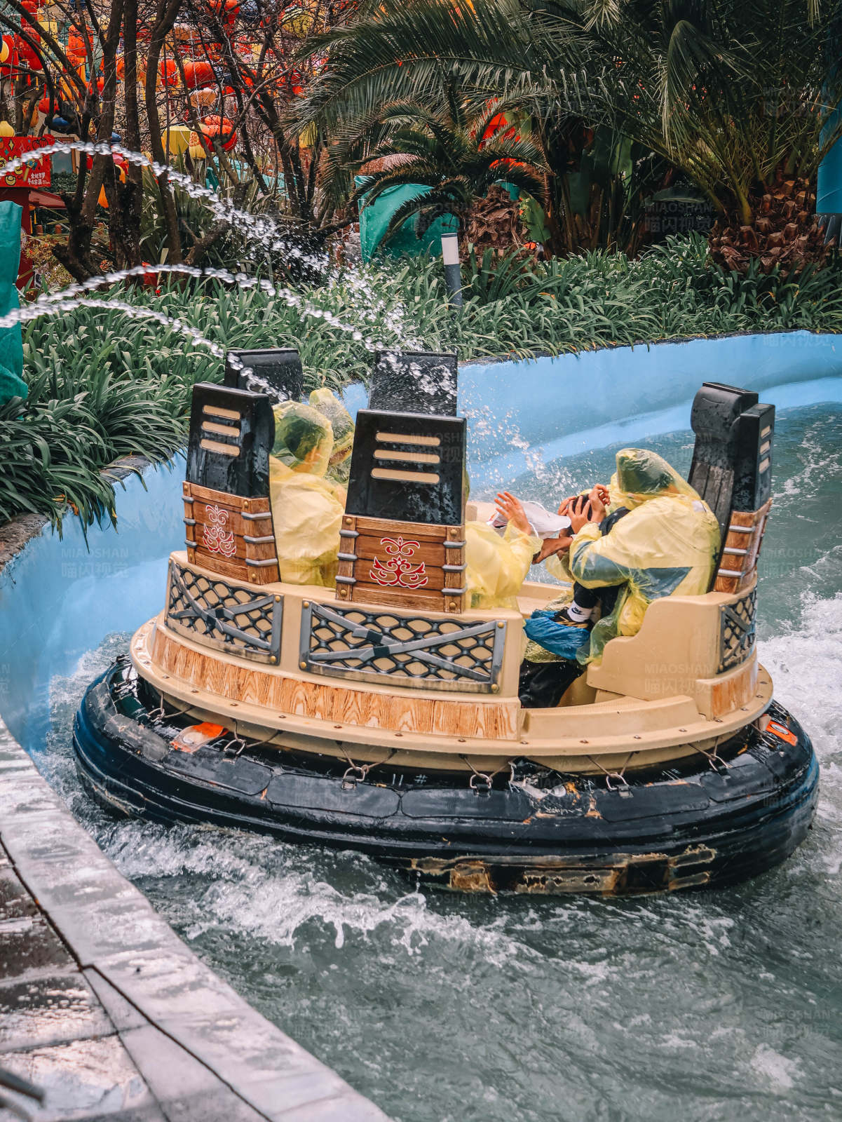 激流勇进欢乐多图片