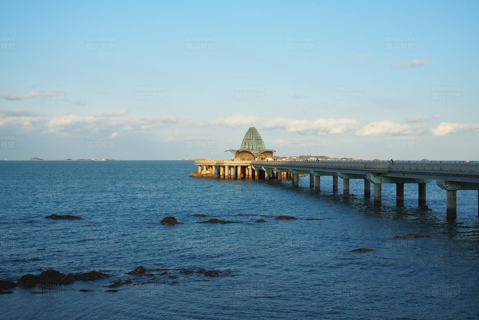 烟台东山栈桥图片