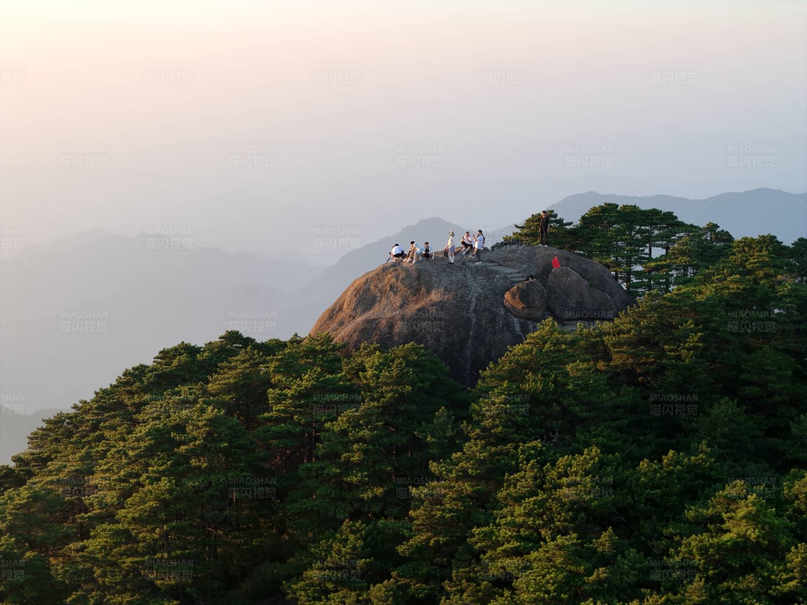 黄山日出观景台图片
