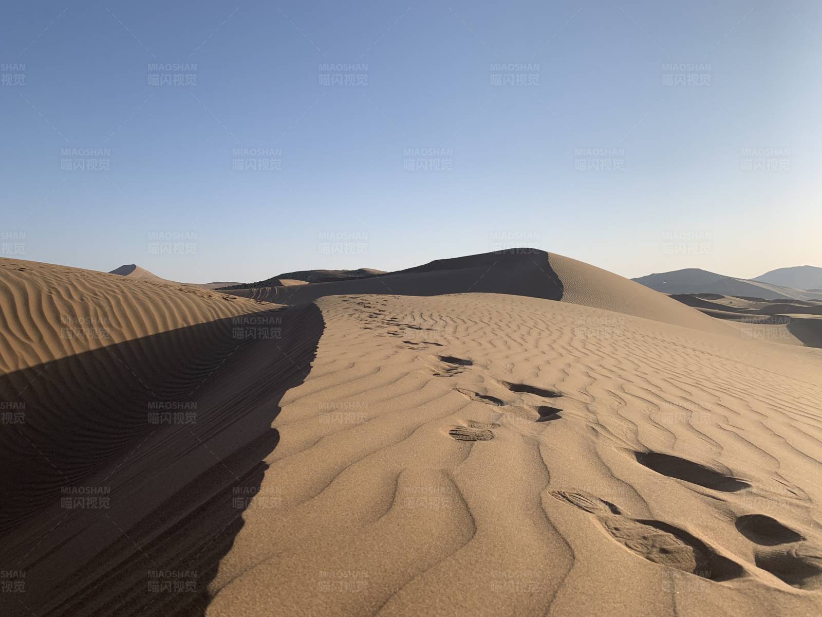 沙漠足迹图片