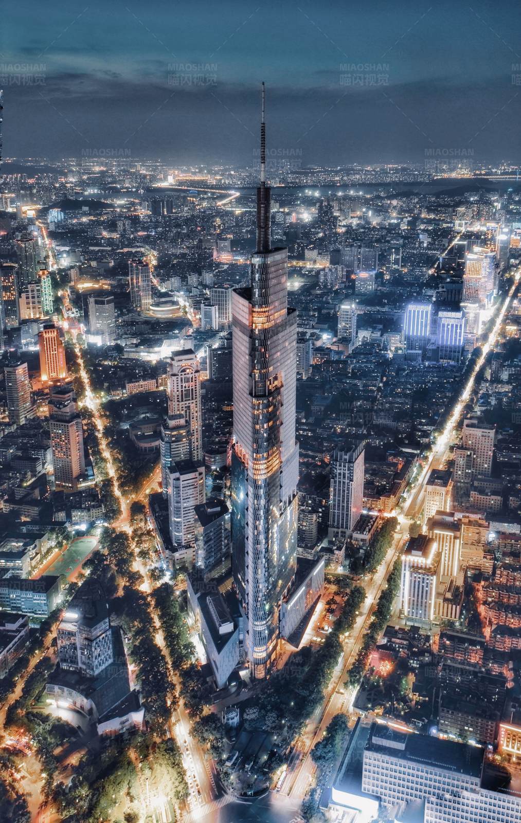 南京紫峰大厦夜景图片