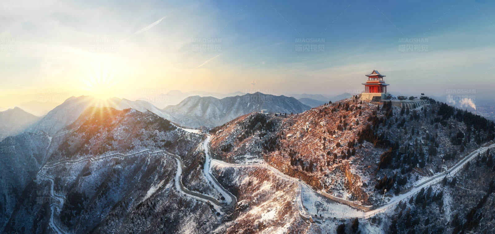 雪后长城日落图片