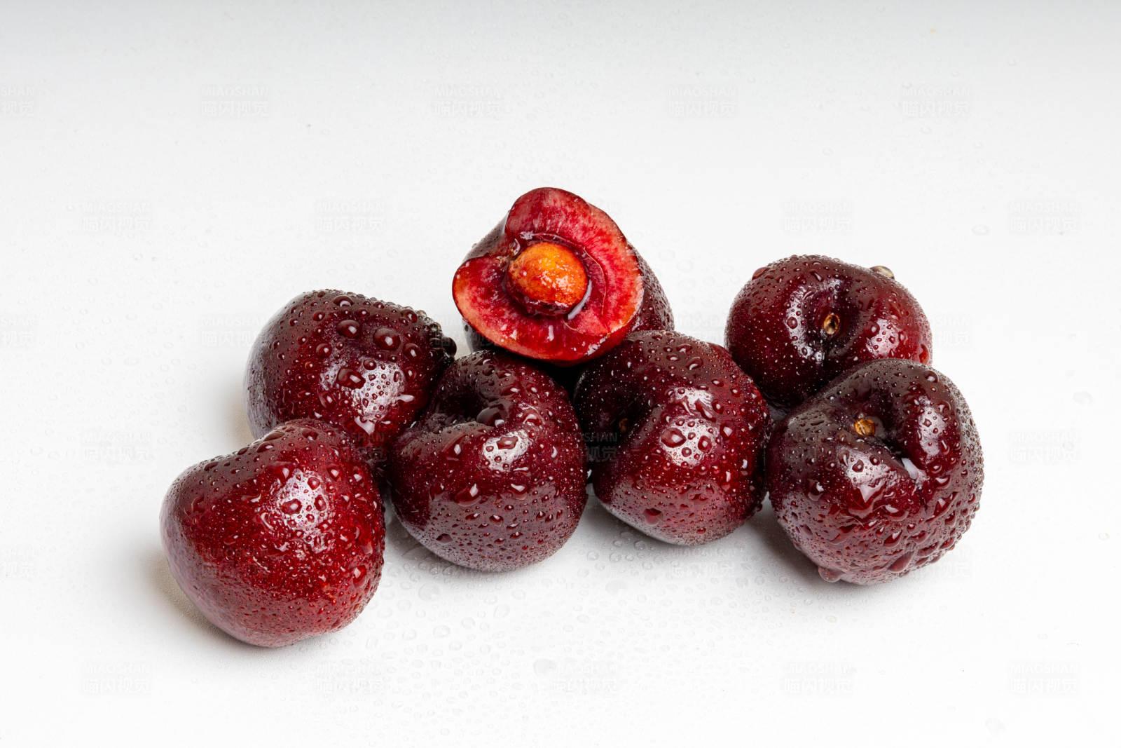 红樱桃的甜美诱惑图片